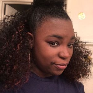 Meet your Posher, Monique